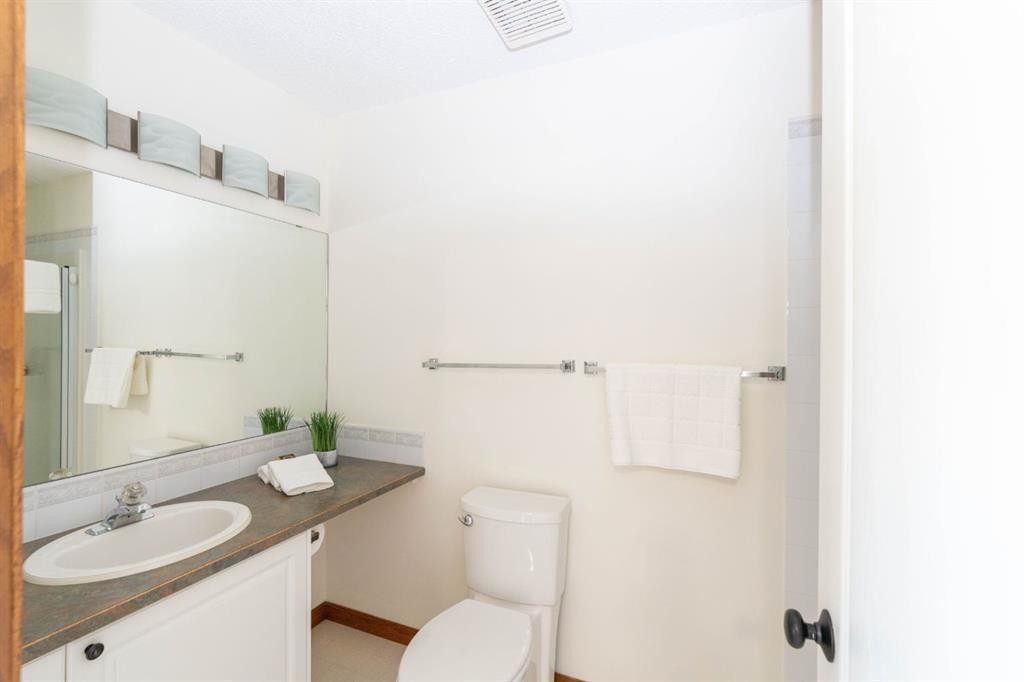 8-120 Ross Avenue, Cochrane, AB