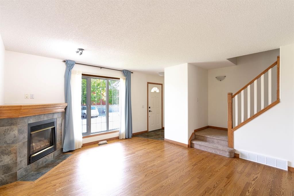 8-120 Ross Avenue, Cochrane, AB