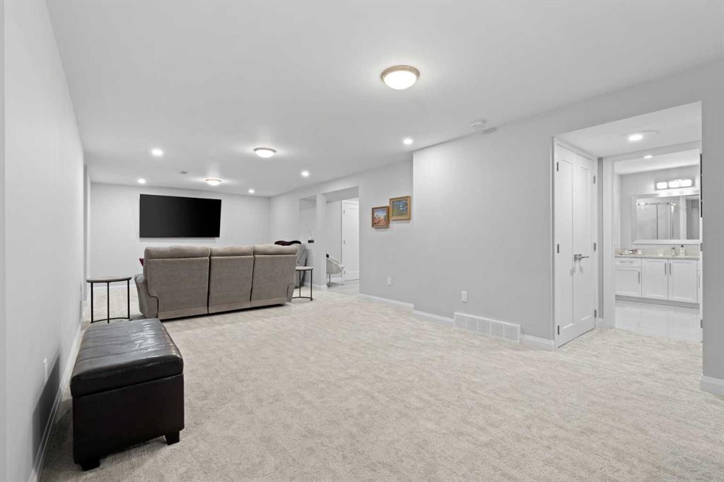 260 Parkview Place Se, Calgary, AB
