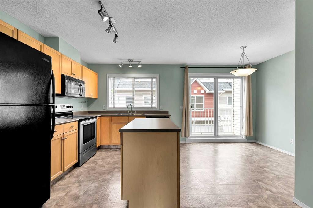 207 Mckenzie Towne Gate Se, Calgary, AB