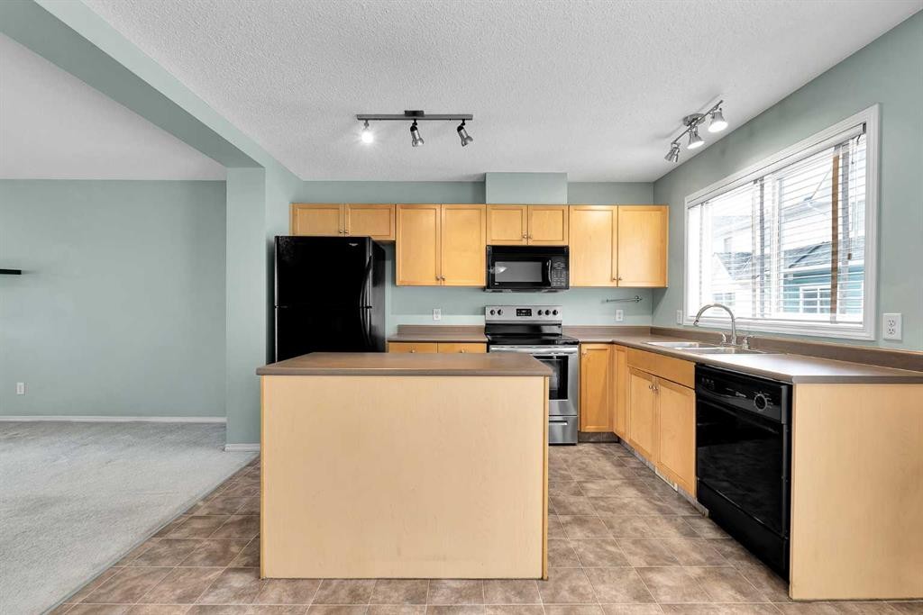 207 Mckenzie Towne Gate Se, Calgary, AB