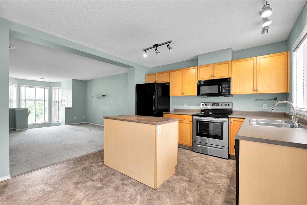 207 Mckenzie Towne Gate Se, Calgary, AB