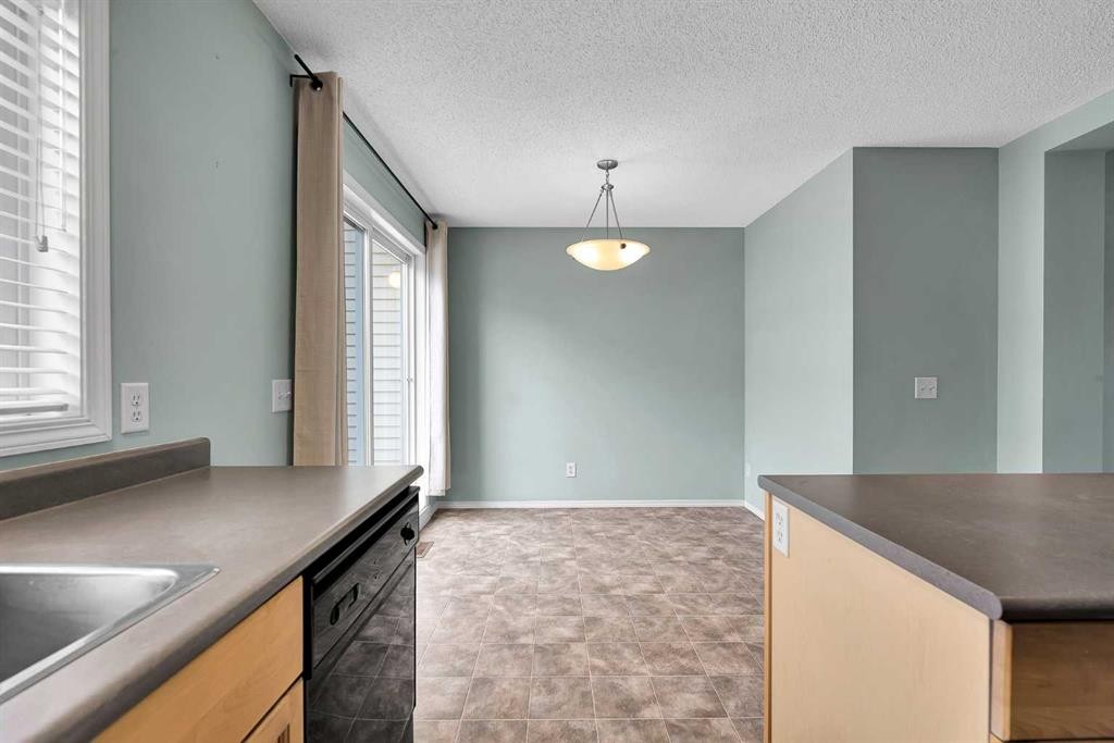 207 Mckenzie Towne Gate Se, Calgary, AB