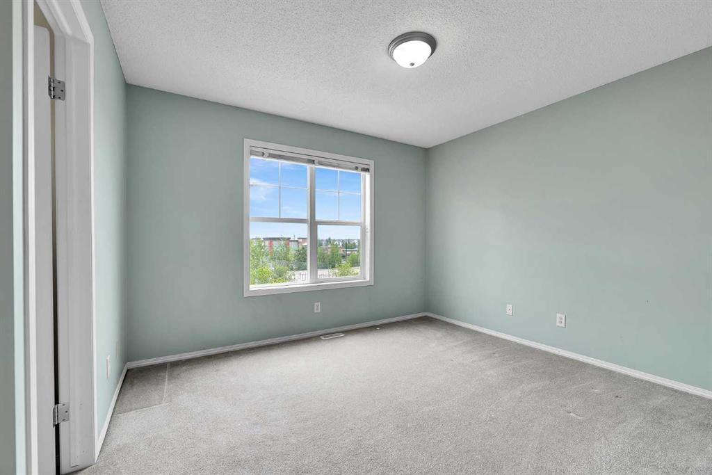207 Mckenzie Towne Gate Se, Calgary, AB