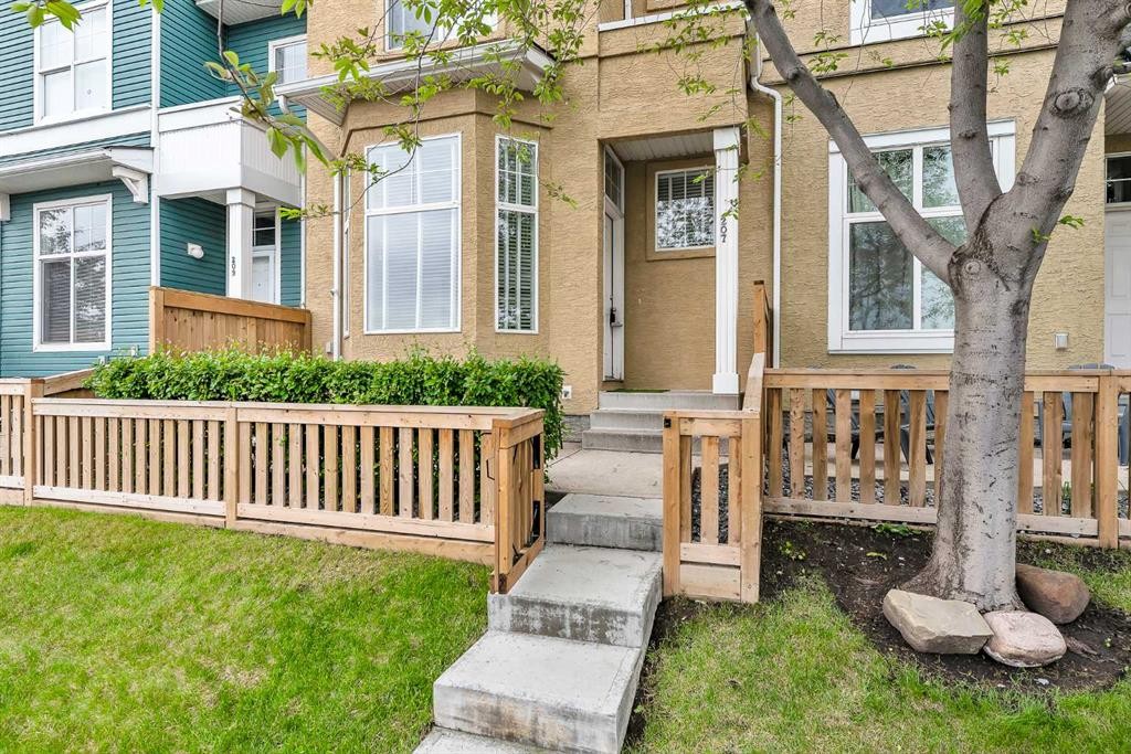 207 Mckenzie Towne Gate Se, Calgary, AB