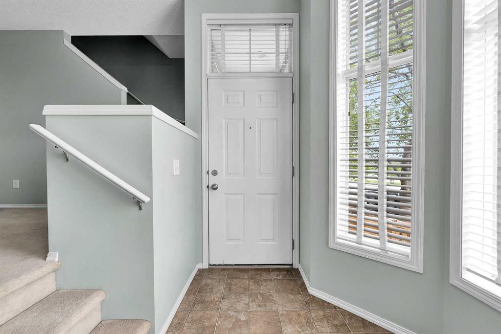 207 Mckenzie Towne Gate Se, Calgary, AB