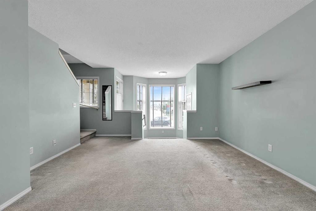 207 Mckenzie Towne Gate Se, Calgary, AB