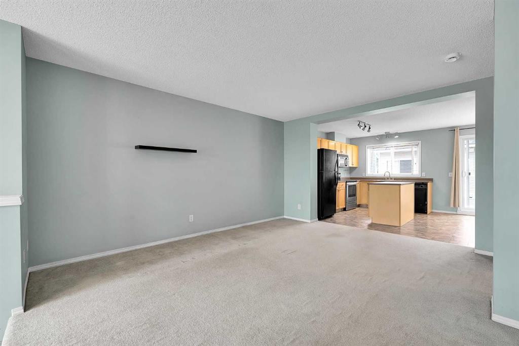 207 Mckenzie Towne Gate Se, Calgary, AB
