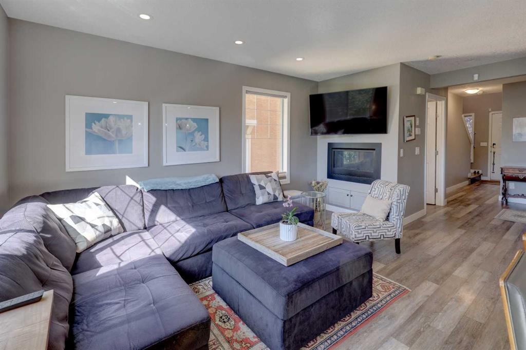 35 Hidden Creek Rise Nw, Calgary, AB