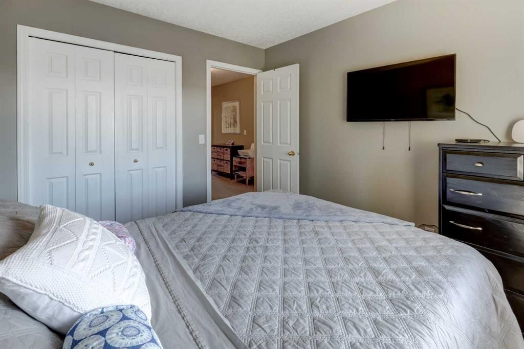 35 Hidden Creek Rise Nw, Calgary, AB