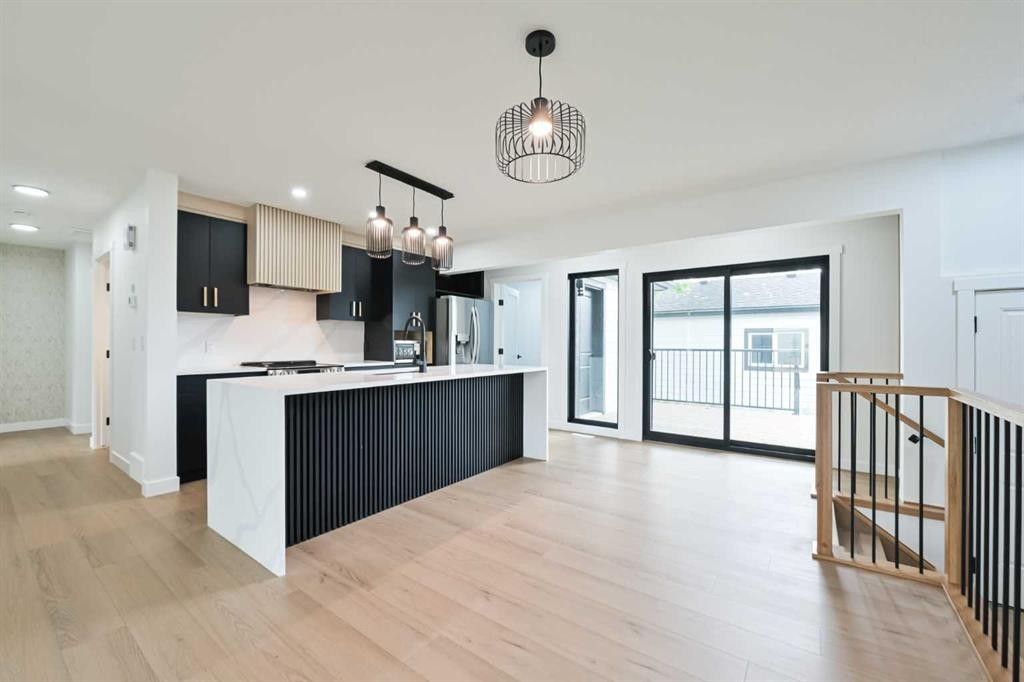 4940 45 Street Sw, Calgary, AB - Indoor Photo Showing Kitchen