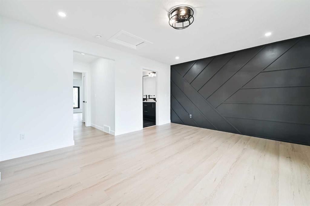 4940 45 Street Sw, Calgary, AB - Indoor Photo Showing Other Room