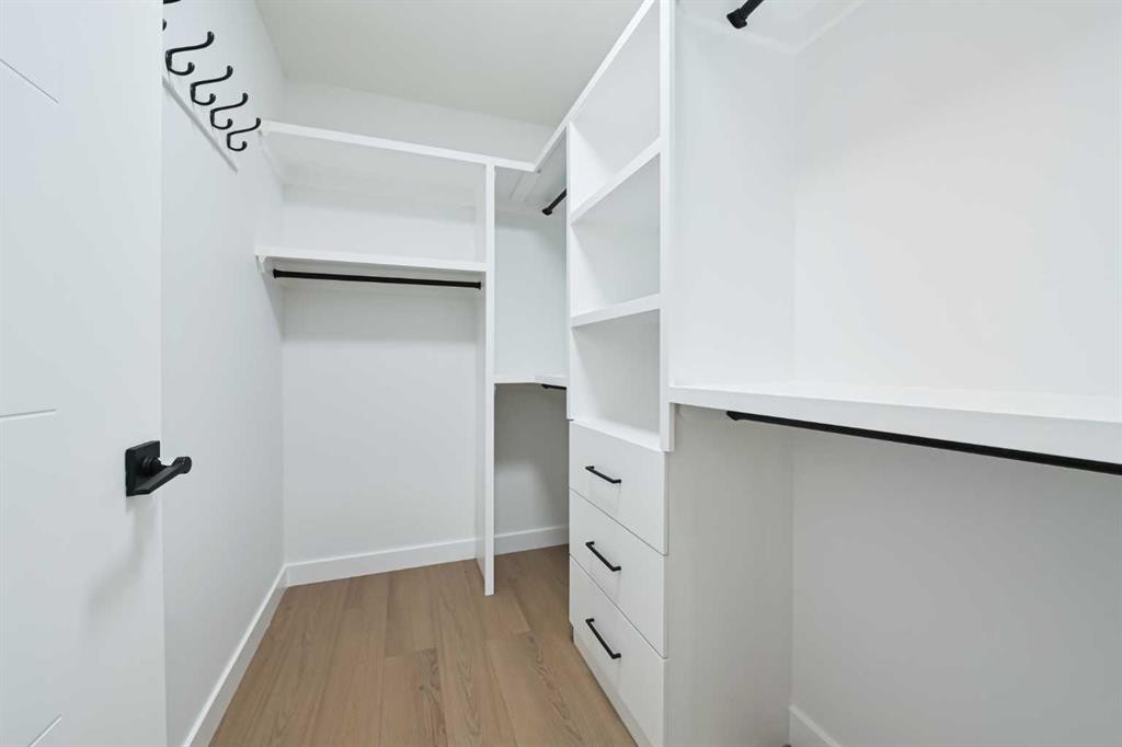 4940 45 Street Sw, Calgary, AB - Indoor With Storage