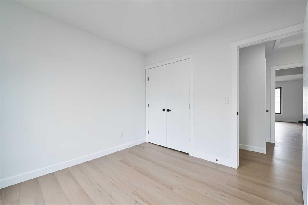 4940 45 Street Sw, Calgary, AB - Indoor Photo Showing Other Room