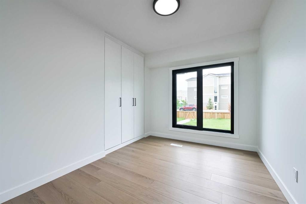 4940 45 Street Sw, Calgary, AB - Indoor Photo Showing Other Room