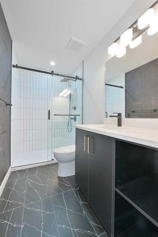 4940 45 Street Sw, Calgary, AB - Indoor Photo Showing Bathroom