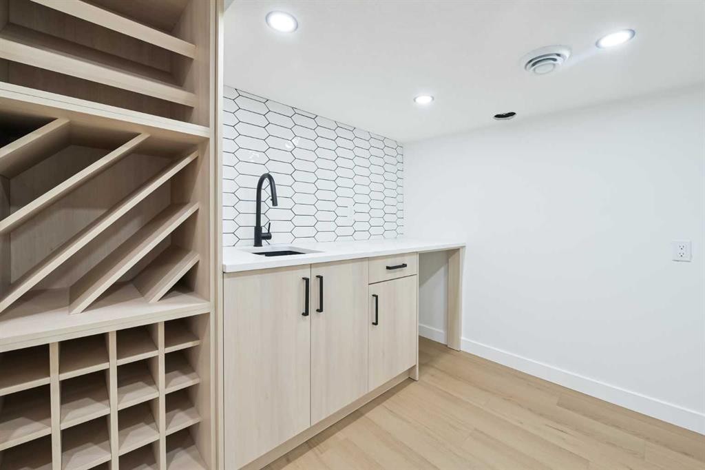 4940 45 Street Sw, Calgary, AB - Indoor