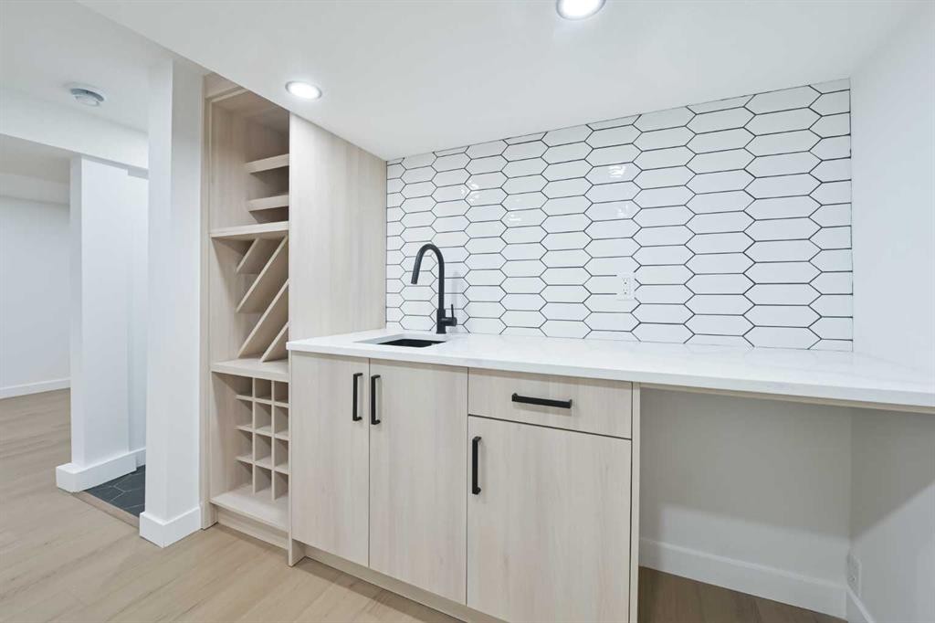 4940 45 Street Sw, Calgary, AB - Indoor