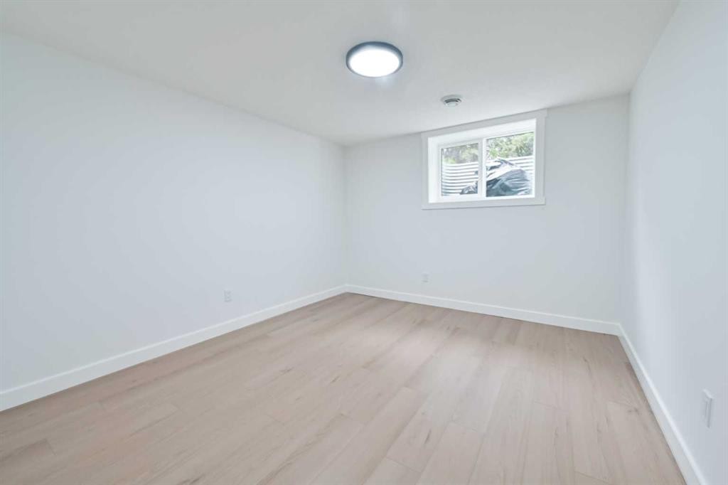 4940 45 Street Sw, Calgary, AB - Indoor Photo Showing Other Room