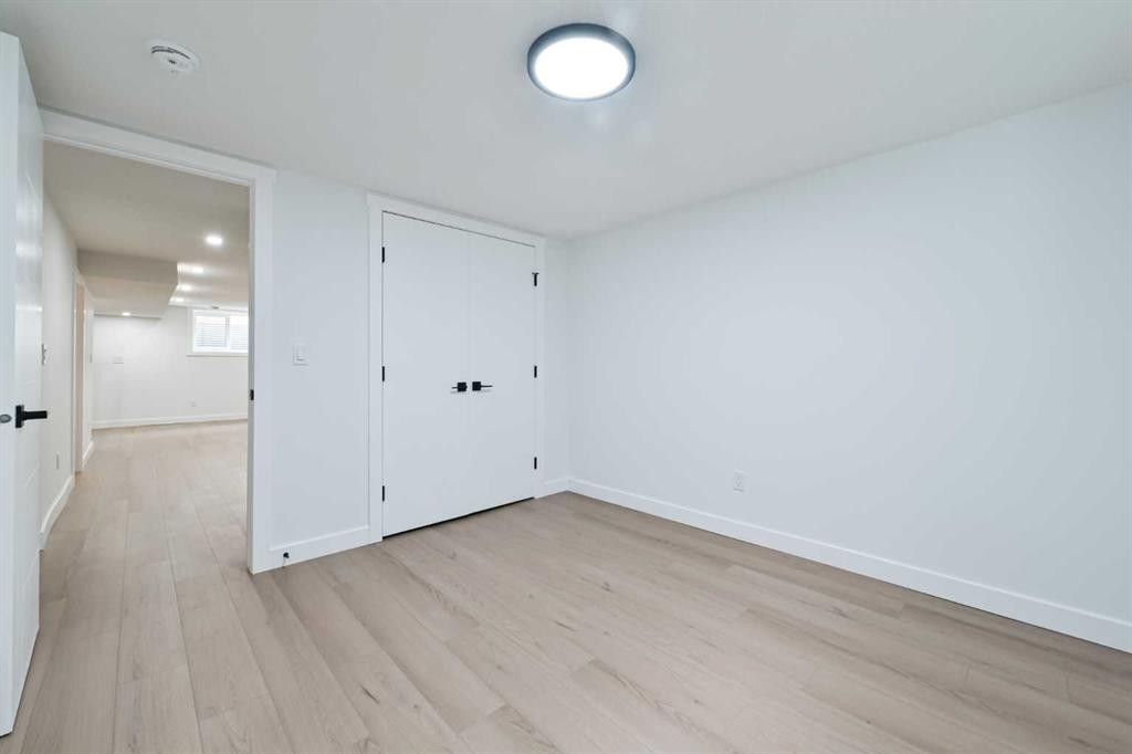 4940 45 Street Sw, Calgary, AB - Indoor Photo Showing Other Room