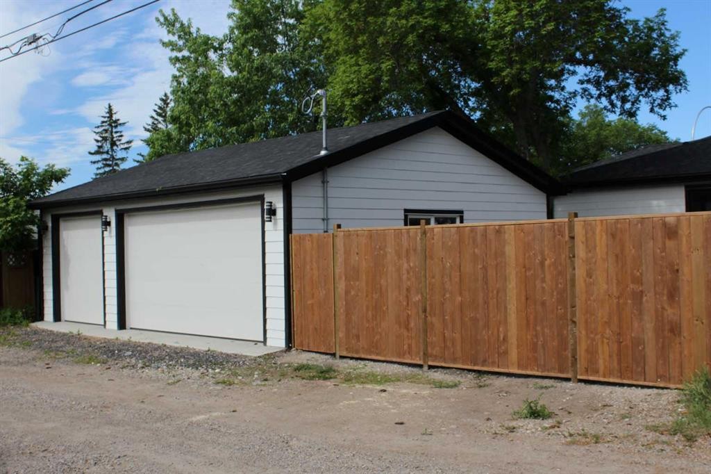4940 45 Street Sw, Calgary, AB - Outdoor With Exterior