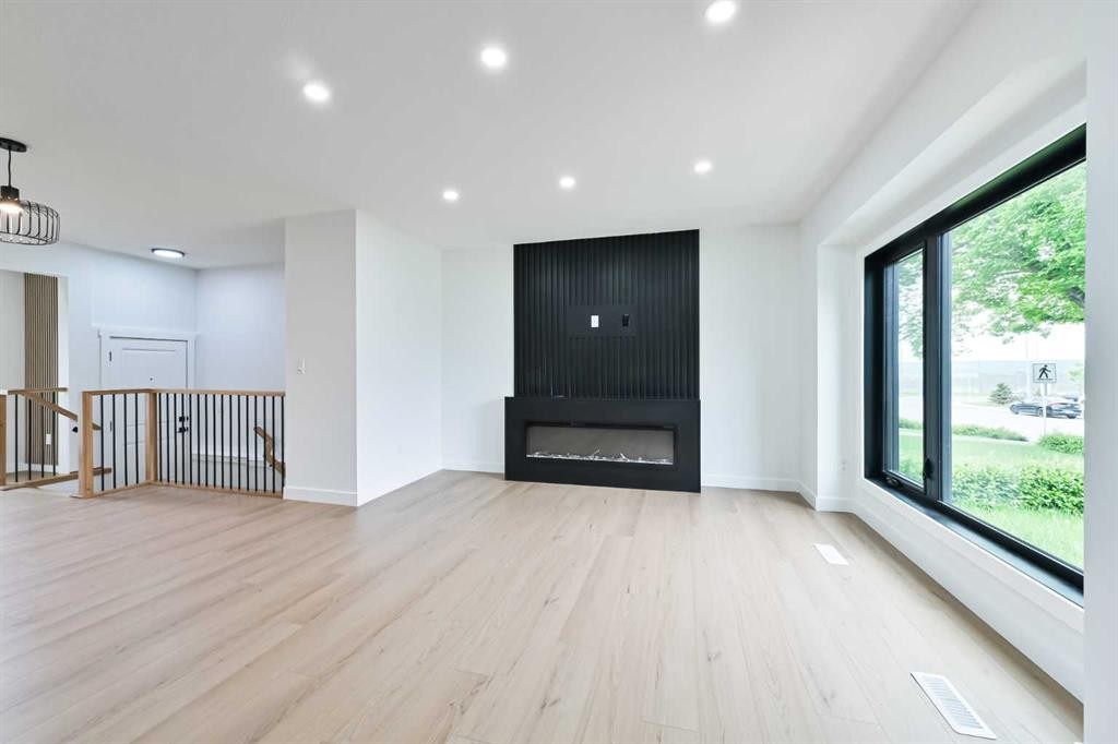 4940 45 Street Sw, Calgary, AB - Indoor
