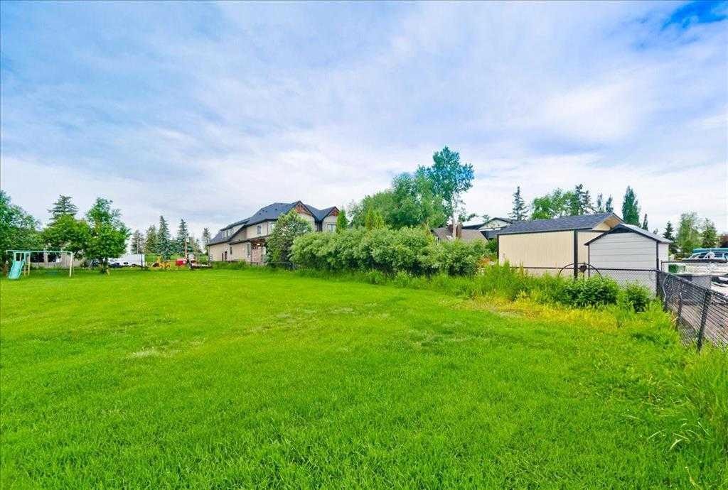 492 West Chestermere Drive, Chestermere, AB