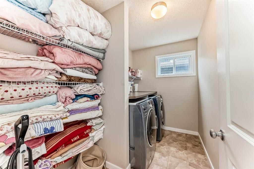 156 Cougar Ridge Manor Sw, Calgary, AB