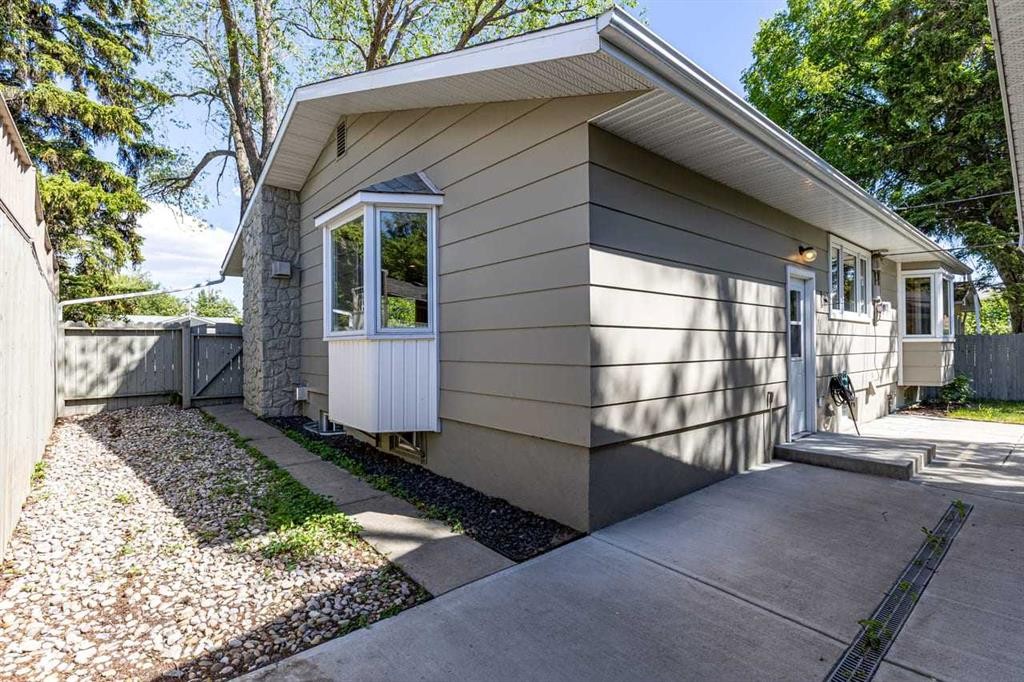 10731 Maplebend Drive Se, Calgary, AB