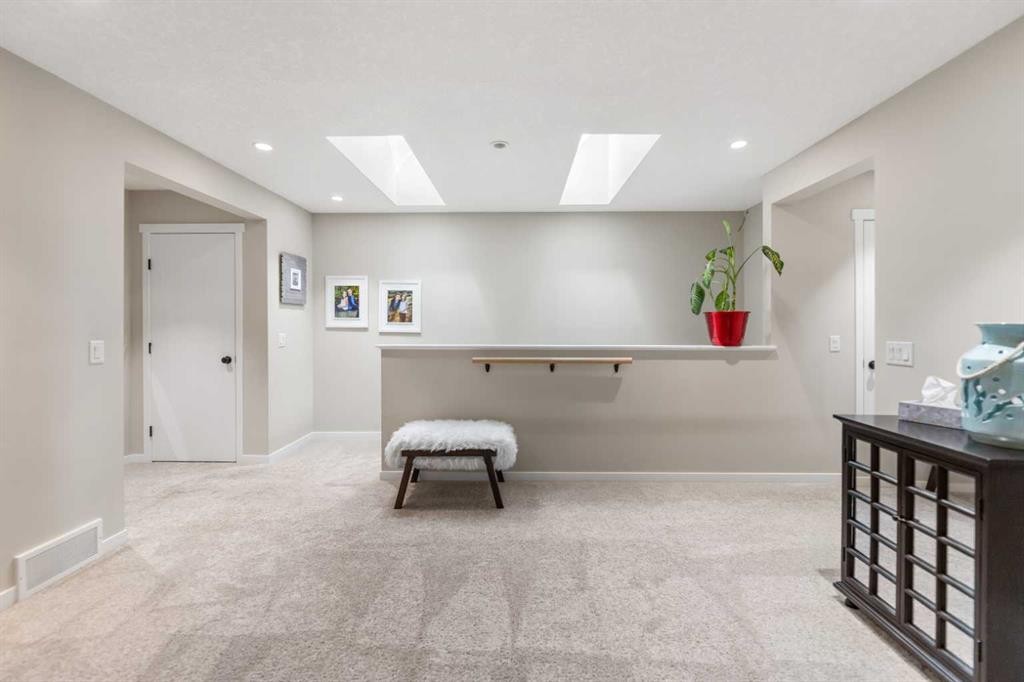 124 Masters Crescent Se, Calgary, AB