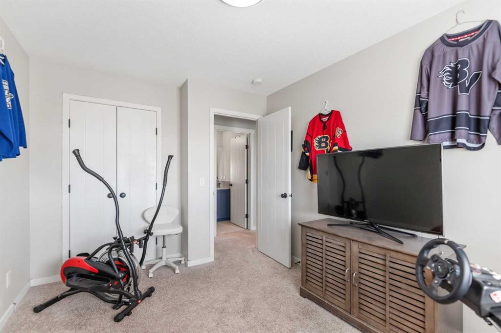 124 Masters Crescent Se, Calgary, AB
