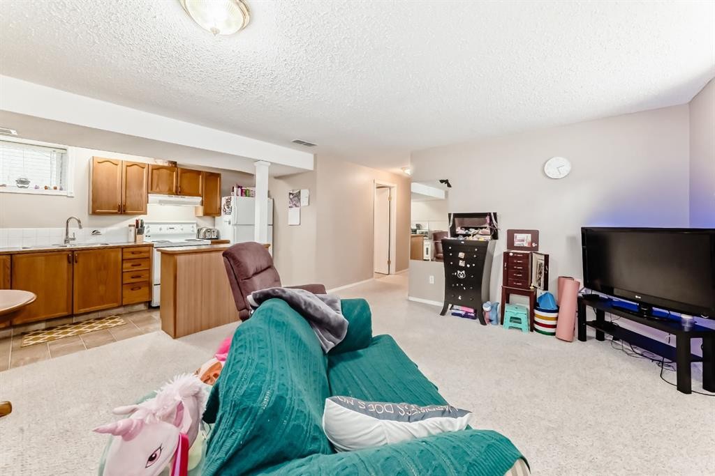 307 Mt Lorette Place Se, Calgary, AB