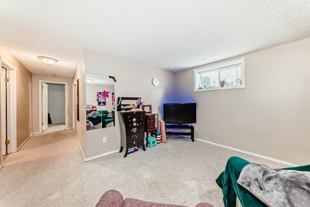307 Mt Lorette Place Se, Calgary, AB