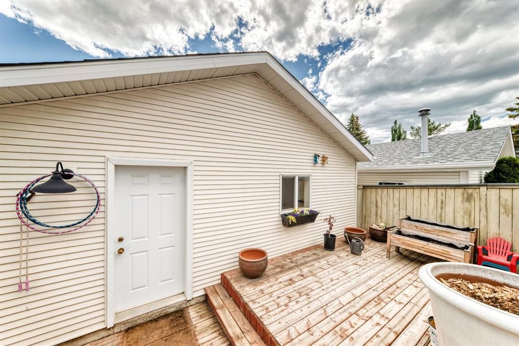 307 Mt Lorette Place Se, Calgary, AB