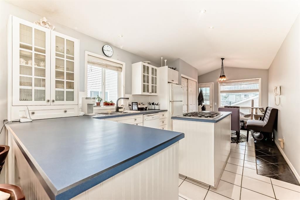 307 Mt Lorette Place Se, Calgary, AB