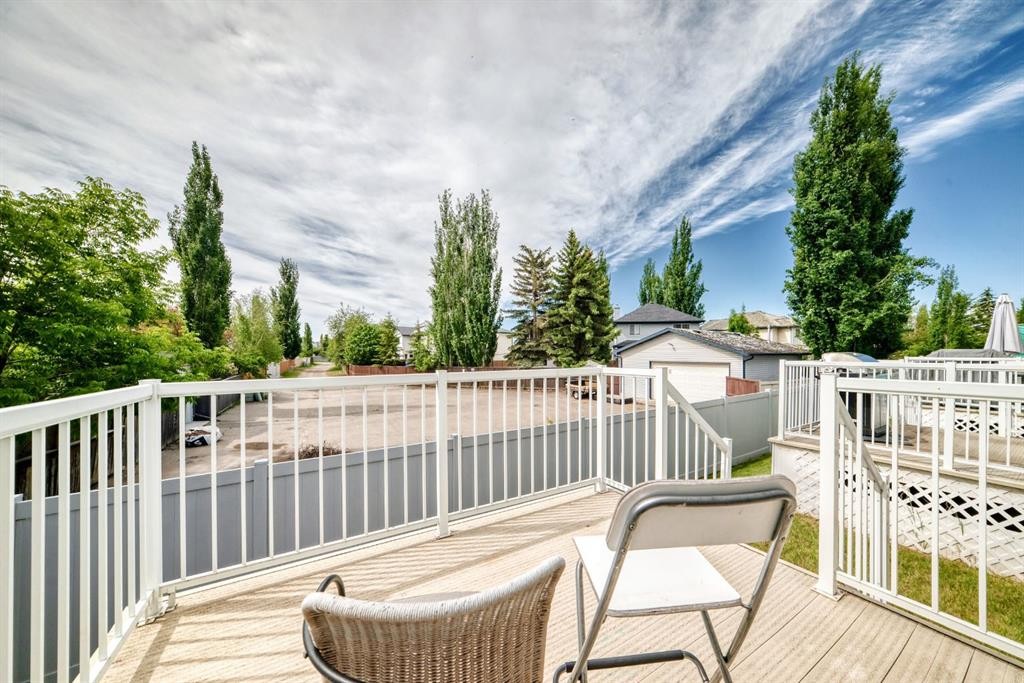 325 Mt Douglas Manor Se, Calgary, AB