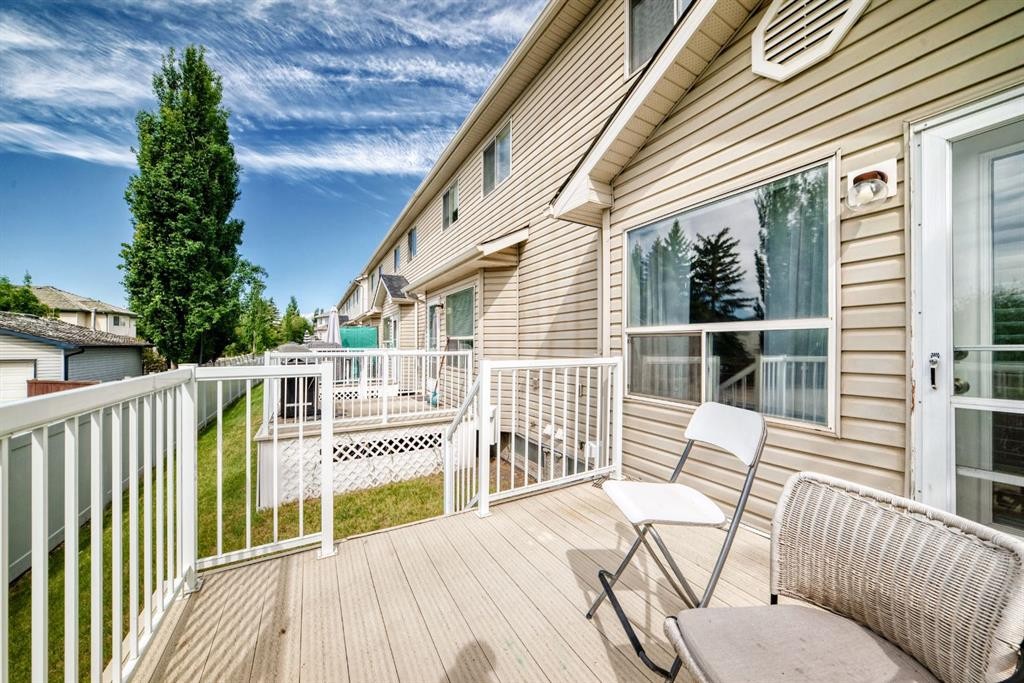 325 Mt Douglas Manor Se, Calgary, AB