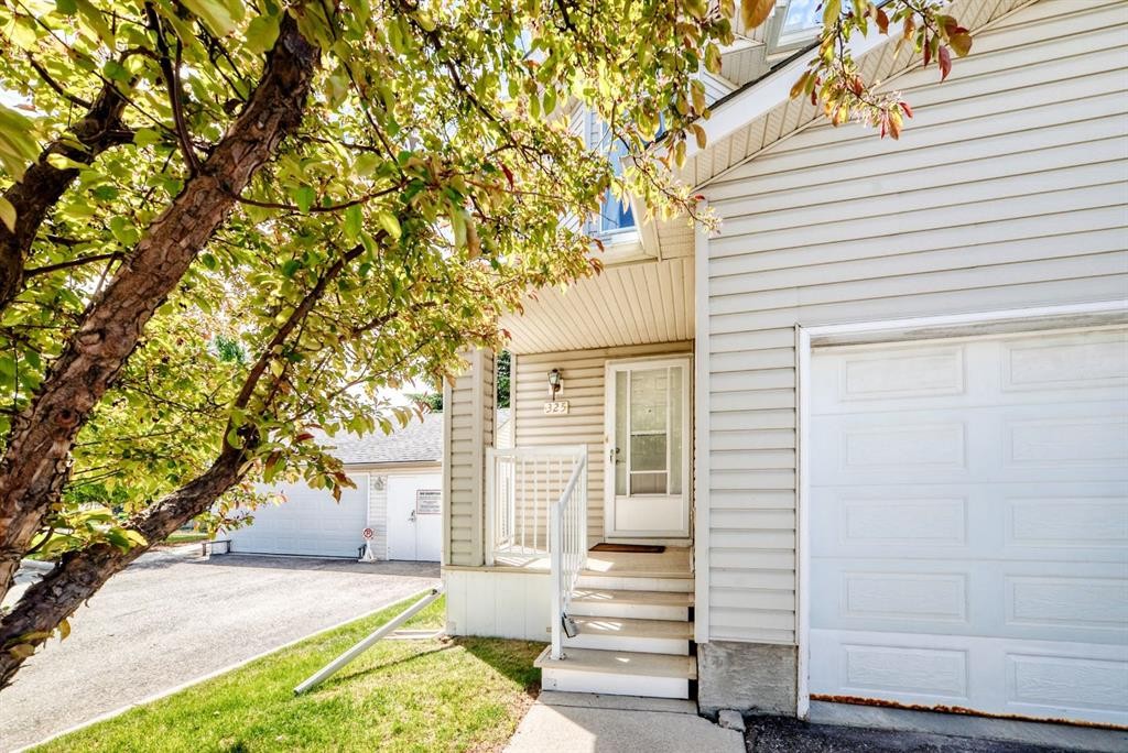 325 Mt Douglas Manor Se, Calgary, AB