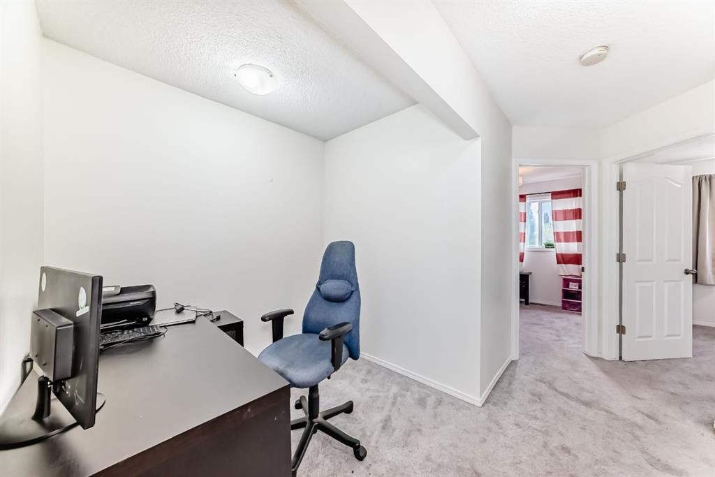 325 Mt Douglas Manor Se, Calgary, AB