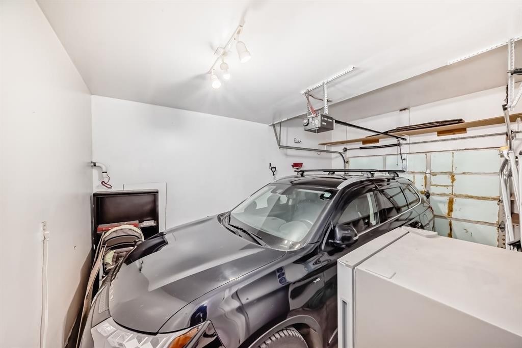 325 Mt Douglas Manor Se, Calgary, AB
