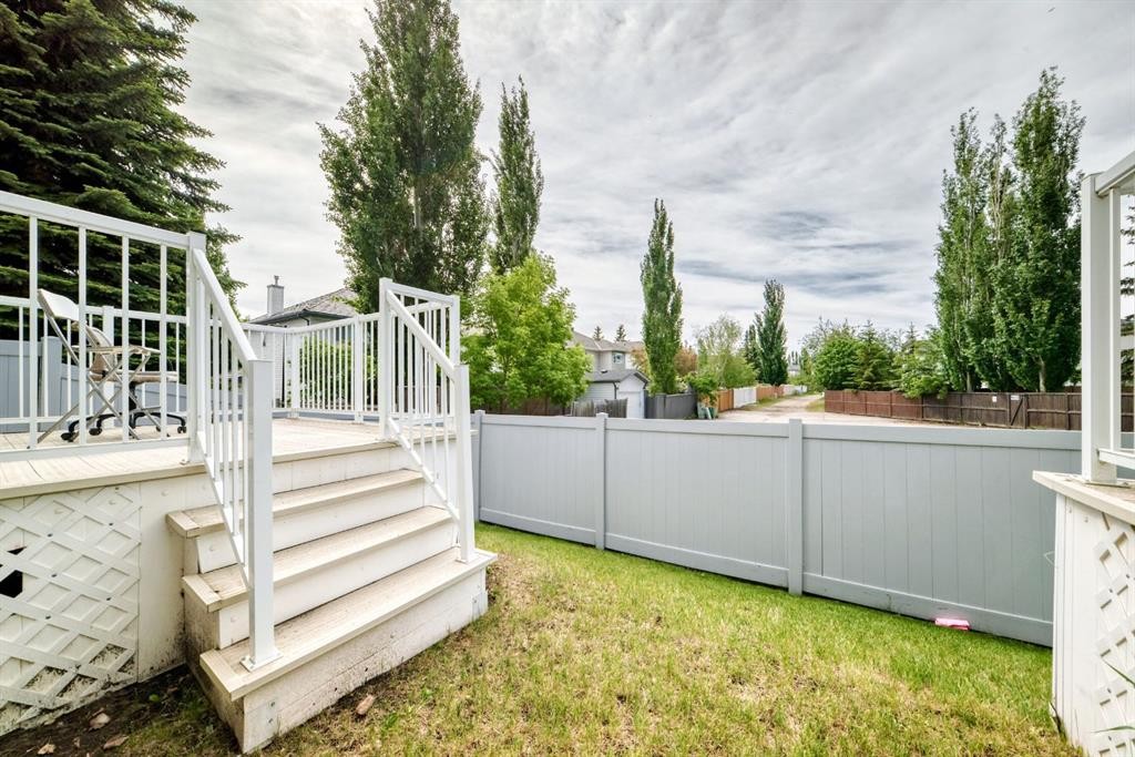 325 Mt Douglas Manor Se, Calgary, AB