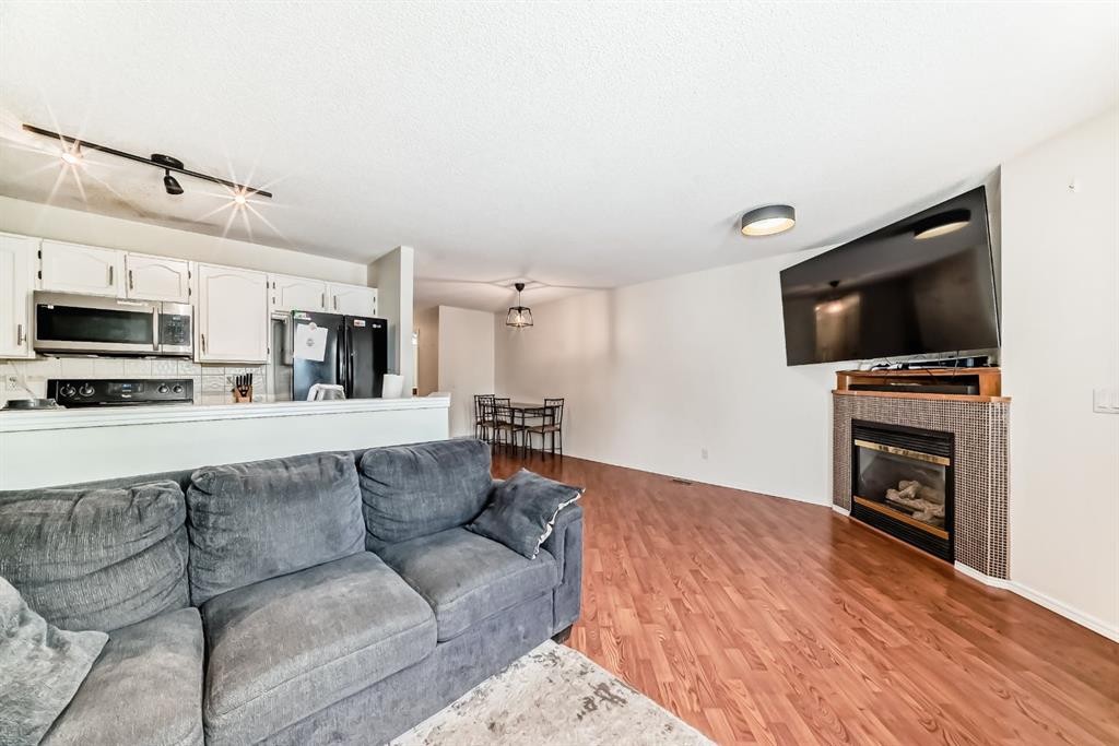 325 Mt Douglas Manor Se, Calgary, AB