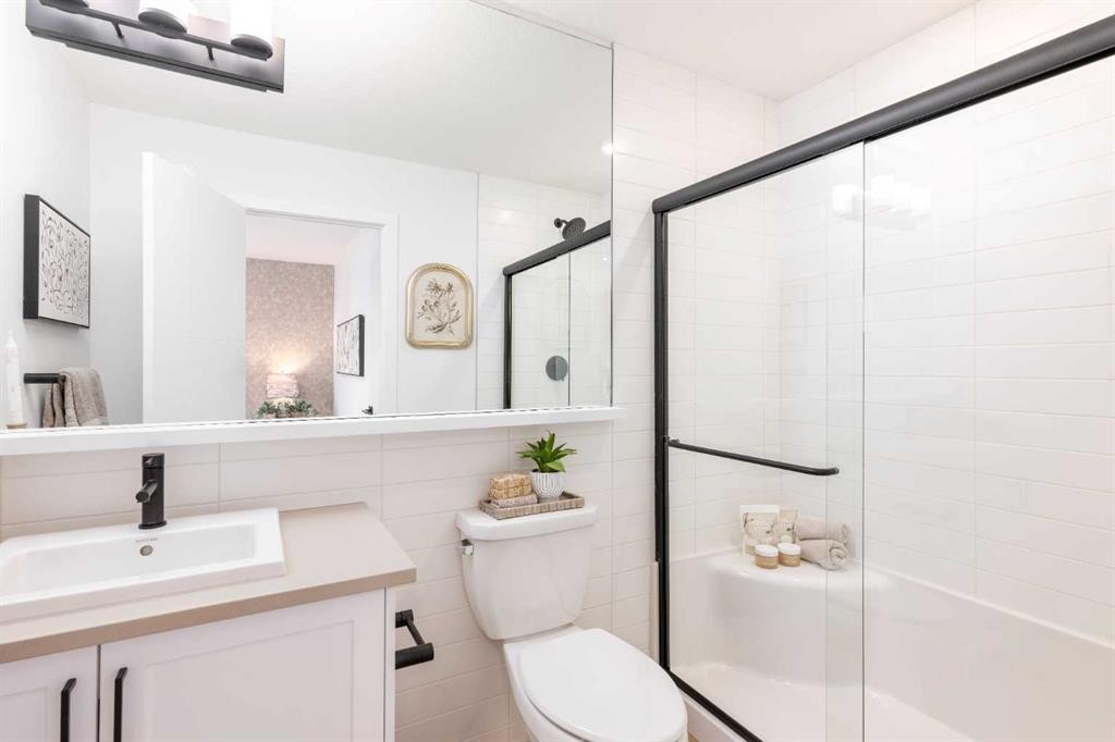 1510 Rangeview Drive Se, Calgary, AB - Indoor Photo Showing Bathroom