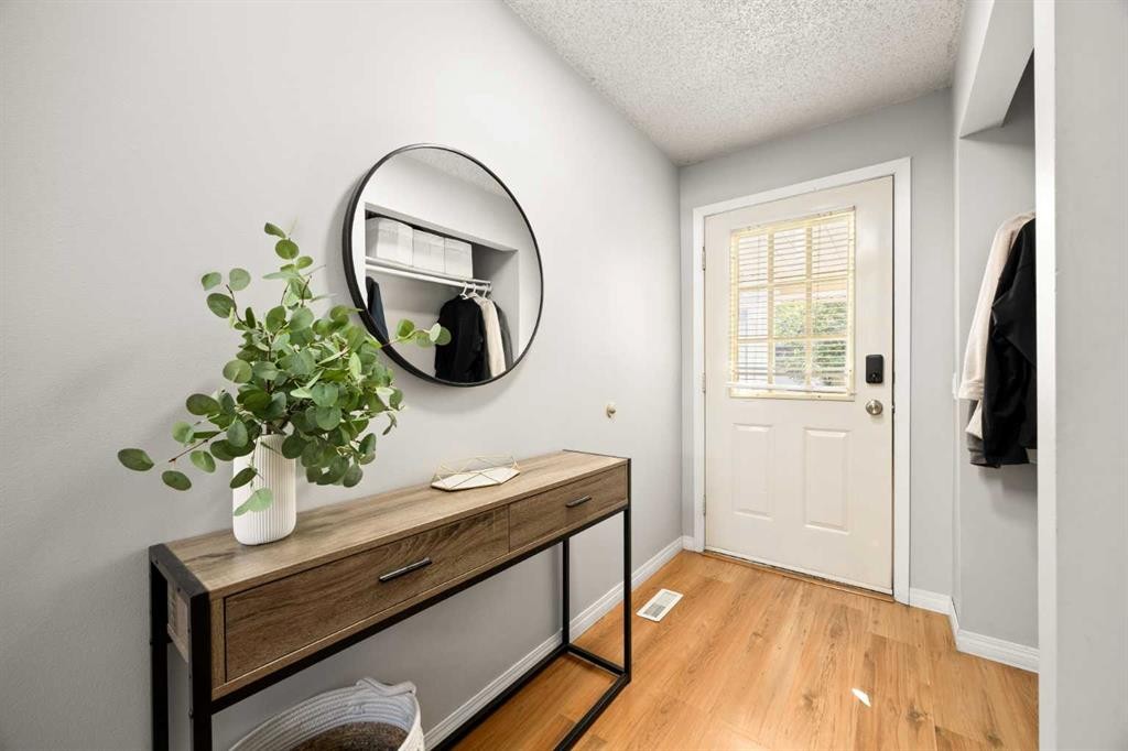 723 Queenston Terrace Se, Calgary, AB