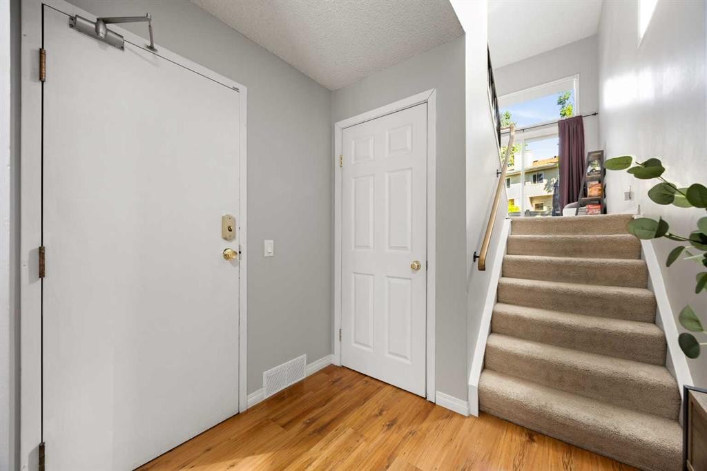 723 Queenston Terrace Se, Calgary, AB