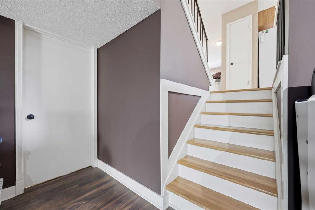 232 Hawkcliff Way Nw, Calgary, AB