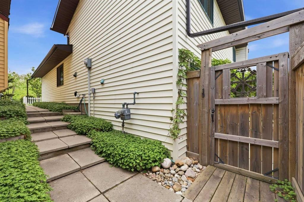 232 Hawkcliff Way Nw, Calgary, AB