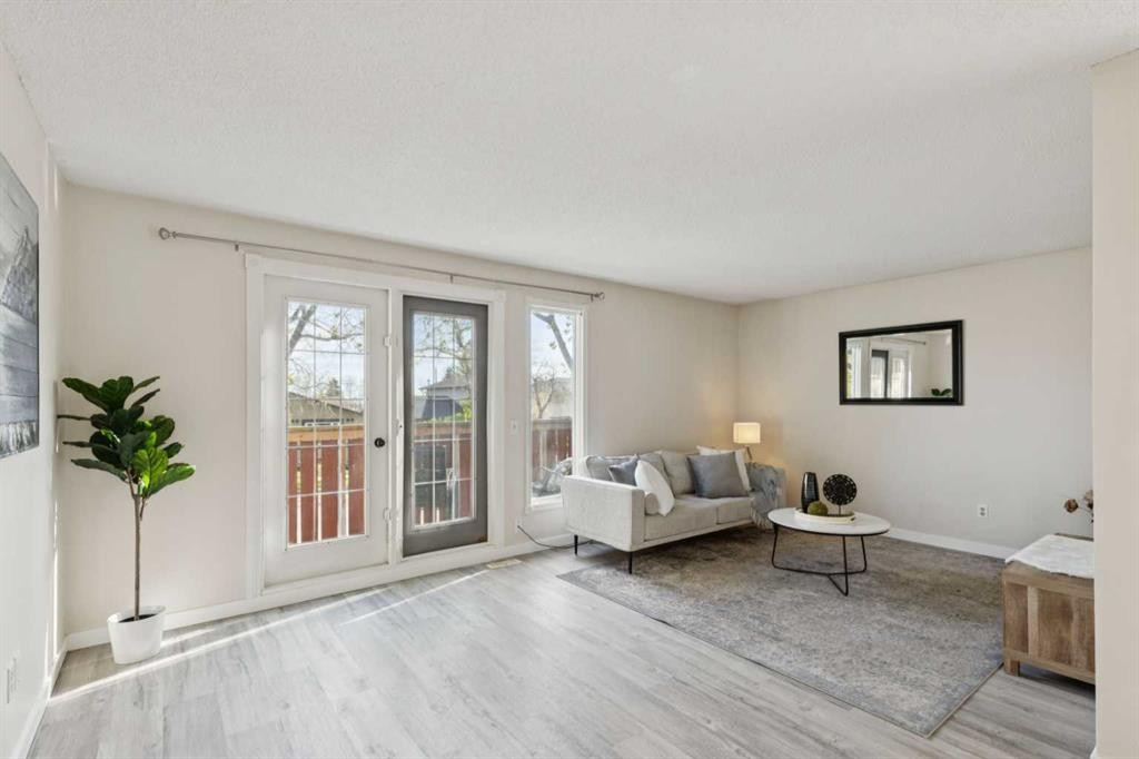 1121 Berkley Drive Nw, Calgary, AB - Indoor