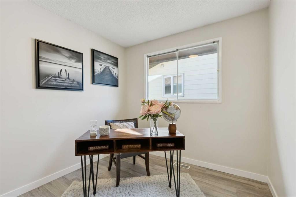 1121 Berkley Drive Nw, Calgary, AB - Indoor Photo Showing Office