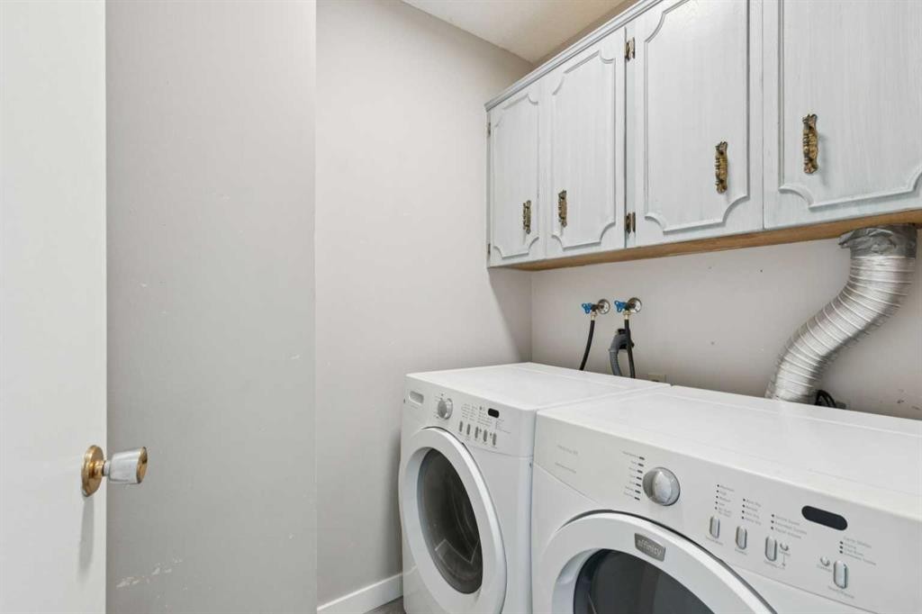 1121 Berkley Drive Nw, Calgary, AB - Indoor Photo Showing Laundry Room